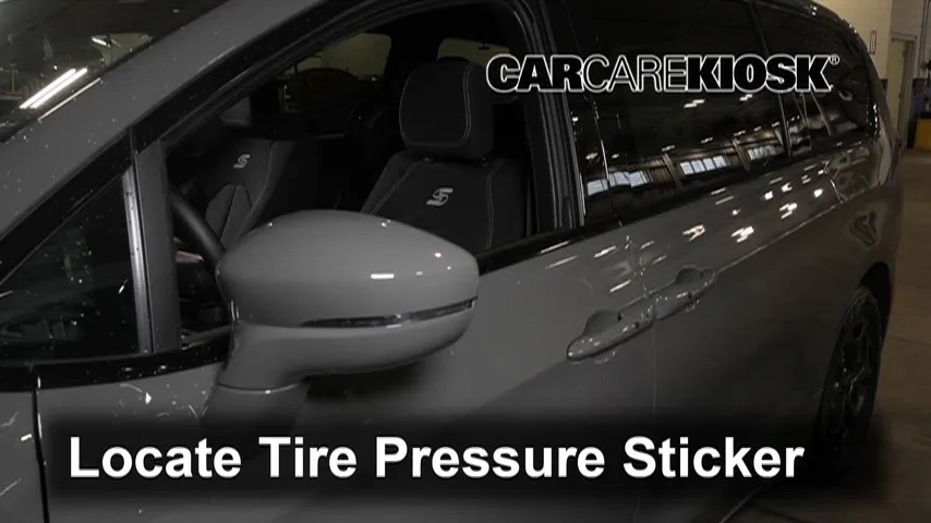 2021 Chrysler Pacifica Hybrid Touring 3.6L V6 PHEV Tires & Wheels Check Tire Pressure